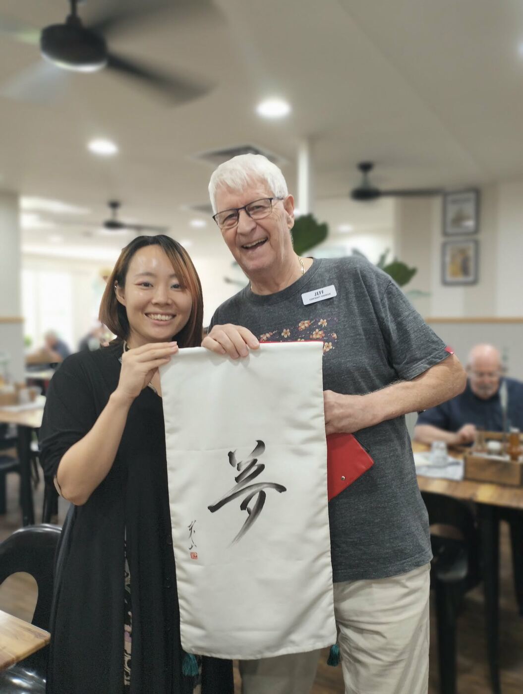 持田清香とケアンズで出会った友人。「夢」の書を手に